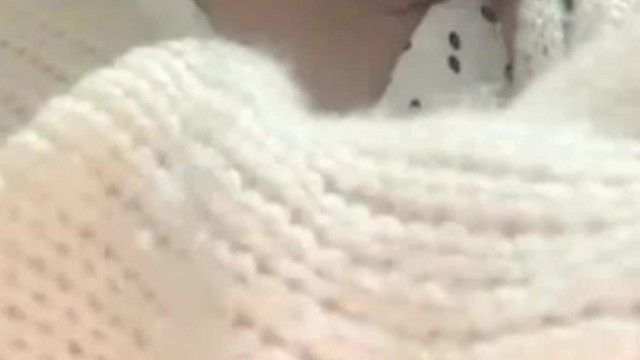疯狂大三学生妹涵玥玩真实直播网吧勾引帅哥 带回家中激烈做爱 竟无套开操 肆意玩操青春肉体