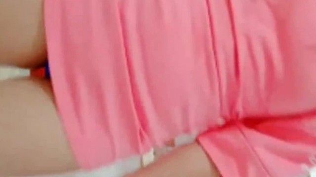 眼镜小哥剧情演绎小姨子看见姐姐啪啪 厨房勾引姐夫后入3个人一起玩 很是诱惑喜欢不要错过