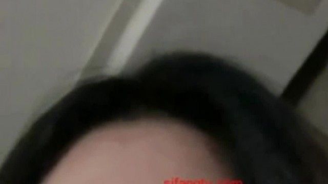 按摩院勾引调侃穿机师制服的男技师没有成功回家找了的大屌朋友啪啪