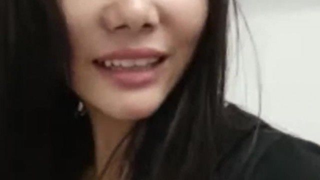 全网最骚『干妹妹约炮去操B』寂寞难耐打电话叫邻家哥哥啪做爱无套后入干的颤抖淫叫不止