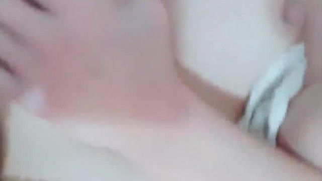 안경 애호가라면 꼭 봐야 할 소녀는 고운 피부와 아름다운 파파야 가슴을 가지고 있습니다! 자위로 인한 오르가즘 비명은 너무 음란합니다! 소리 들으면 정말 토할 것 같아요.