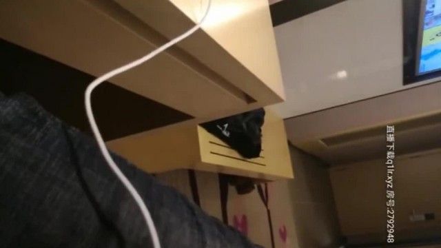 《横扫外围女 》宾馆约炮偷拍铁鸡巴猛男操175的爵士舞气质女神 新出道的操了50分钟