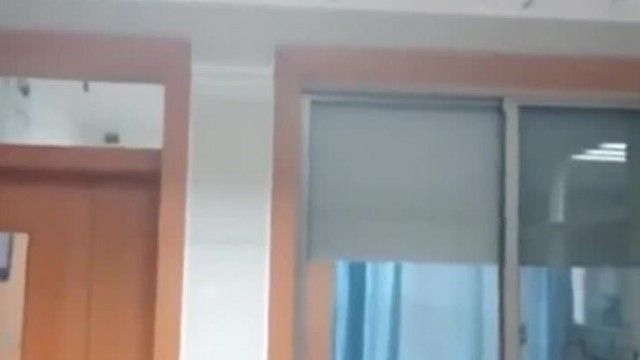 零零后要上天了医院探病直接和帅哥在病房里啪啪