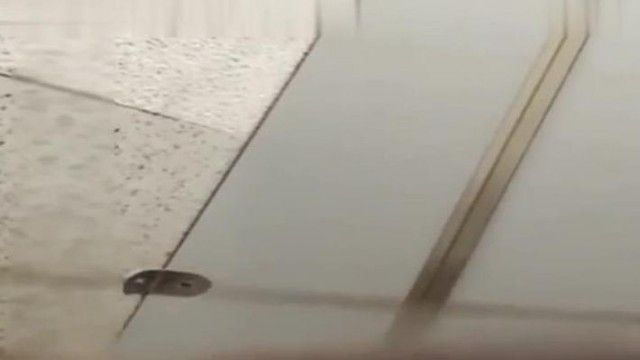 大胆美女主播潜入洗浴中心直播还偷拍了一些美女更衣视频给狼友分享