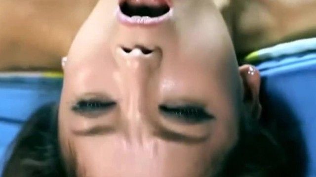 巨乳美女被下药后，表现超火辣的