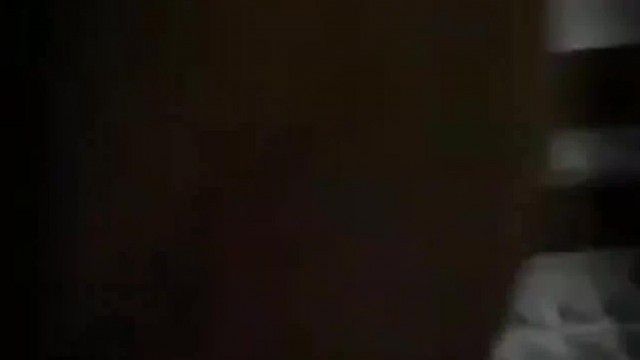 惊爆台湾明星博主梦菲户外4P漂亮美乳流出