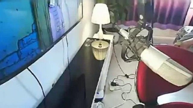 某女性キャスターが弟二人の前で小道具を披露するのは気持ち悪い。