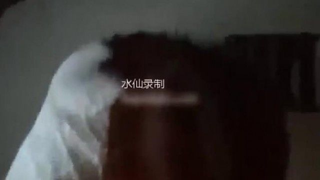 东北农村小男人被32岁巨乳嫂子在厨房挑逗啪啪