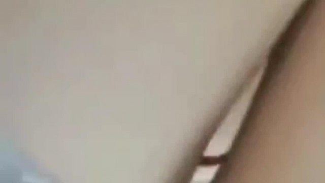 충격적인 교사 스캔들: 초등학교 교사가 수업 시간에 연단에서 자위를 함