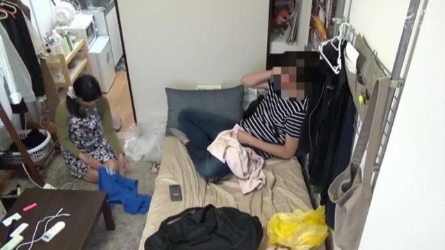 搭讪要求巨乳熟女让她摸奶看穴，得寸进尺还要插进去