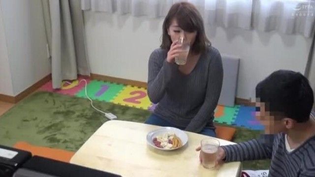 把同公寓主妇朋友带回家偷情猛干2