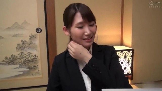 優しい巨乳の新任教師限定の一般男女を収録したAV！修学旅行中、男汁で男子生徒たちのチンポの悩みをその巨乳とオーラルセックスとオナニーで解消！ ?童貞生徒の精液を優しく抜き取る！禁断の中出し連続射精セックス！