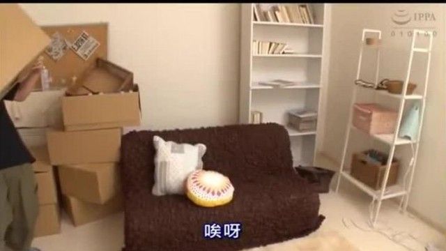 【中文文】好色姊姊來幫我動的熱褲！弟弟看到她的大屁股，激動得從後面插了進去！極好的...