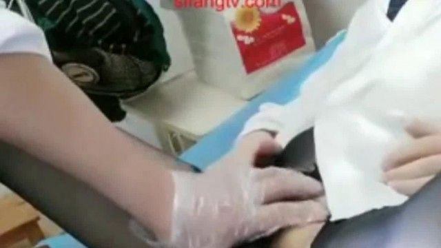[무료] WuX 카운티 병원의 한 여의사는 수술실에서 환자의 수술을 몰래 촬영했고, 산부인과 검진 침대에서 성관계를 가졌습니다.