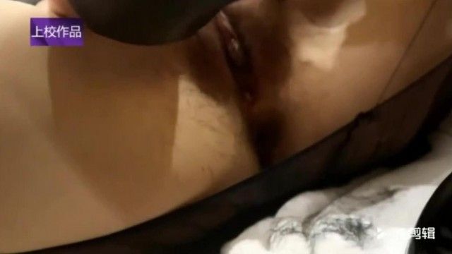 上校出品美女小白领网贷无法偿还宾馆侍候夫妻3P啪啪抵债妹子