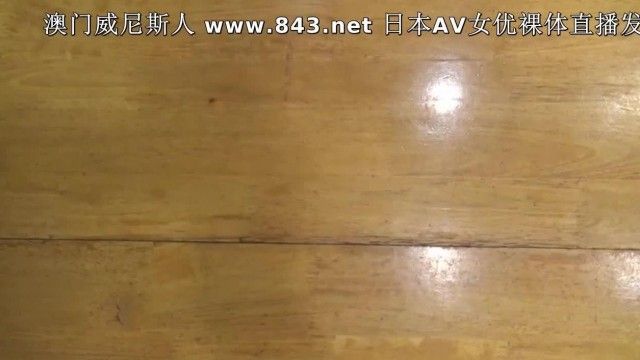 火爆一时的台湾美眉带着洋男友饭店吃完饭回家就开始啪