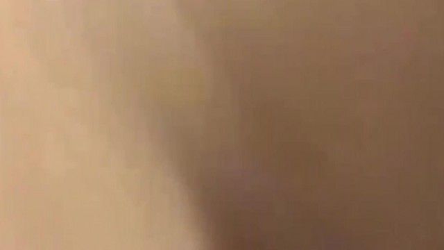颜值不错的韩国大学生妹子和男友公寓啪啪貌似鸡巴太细日逼不够爽要