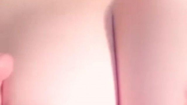 非常風騷巨乳少婦喜歡吃性藥的妓女一多自慰大秀 坐插充氣娃娃很是淫蕩