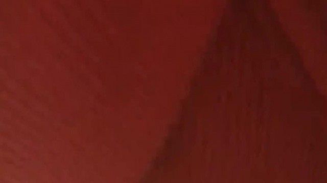 傲慢で小柄なお姫様を半分押して半分強引に犯す