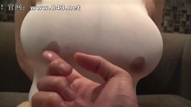 衣内爆乳着上化妆水 粘粘的欲望快感乳交 完美乳内大量射精 躺着慢慢享受巨乳撞击吧 高清1080P无水印完整版