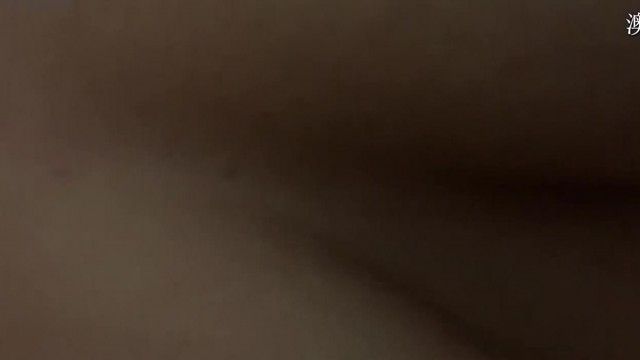 韓国江南区在住のF巨乳でスタイルが良い若い女性が騎乗位でセックスします。胸は丸くてちょうどいい感じです。