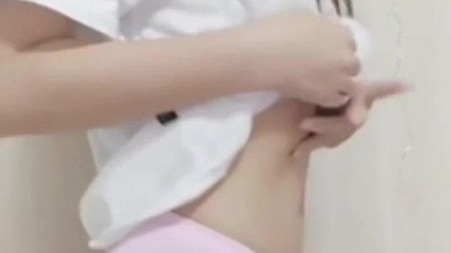 第一集 清纯美少女少女心一多自慰大秀 身材白嫩苗条 插穴自慰