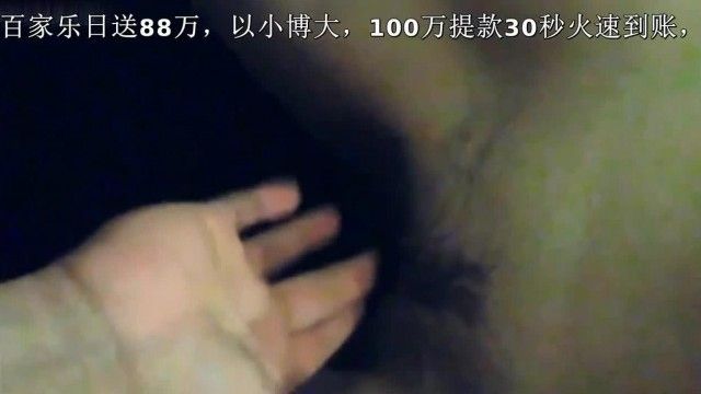 樣子很淫騷的杭州奶茶店少婦老闆娘和印度阿三不帶套啪啪下面淫水氾濫