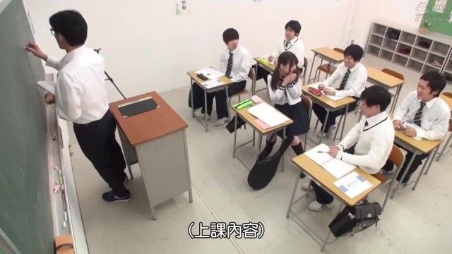 亲密男女学生挑战！上课时避开老师眼光帮男生打手枪！-DVDMS-424-