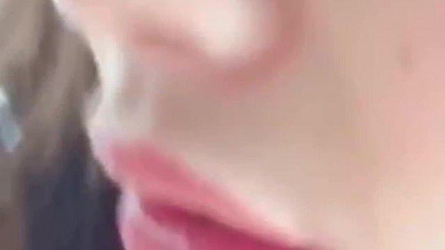 【网络热门事件】性感漂亮售楼小姐带客户看房子为了冲业绩答应当场满足他一次!注意听对话!