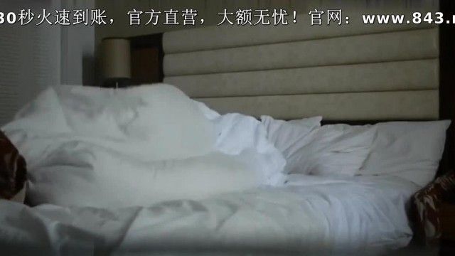 お願いします、私にください、広東語の会話を響かせながら、広州のフィットネスコーチ、ルン・ゲが仰向けになって前後にセックスしました。