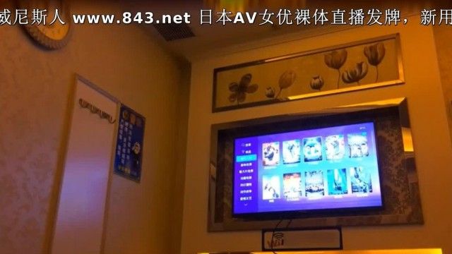撩妹高手某交友軟體附近人約的高顏值學生美女很開放沐足店就搞了一發回酒店繼續乾妹子太騷很能叫1080P原版