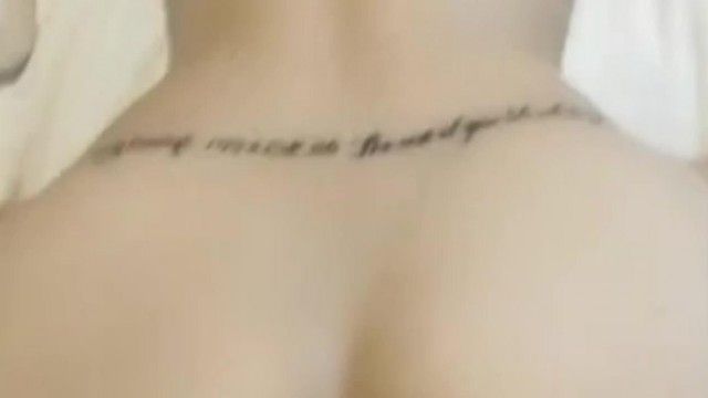 丰满身材大奶妹子 翘着性感大屁股后入