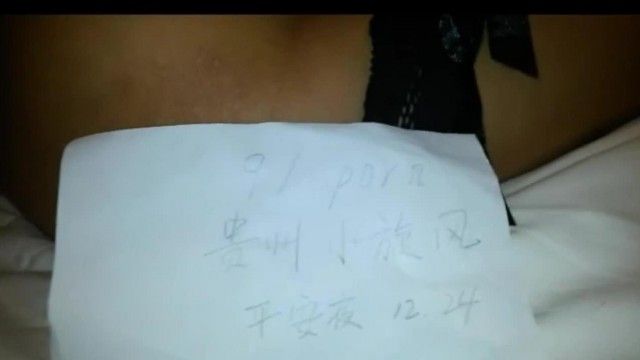91 Brother Feng made a date at the hotel. The goddess with tall legs and beautiful legs had her underwear taken off in her sleep and was penetrated to wake her up. She was fucked hard and moaned so hard that she made her husband feel comfortable and had lewd dialogue.