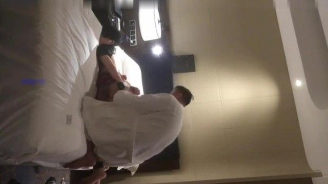 蛮腰翘臀干练短发气质美女白领私下如此淫荡宾馆约会炮友玩起了制服轻SM性虐亮点是叫声嗷嗷叫说老公不行了