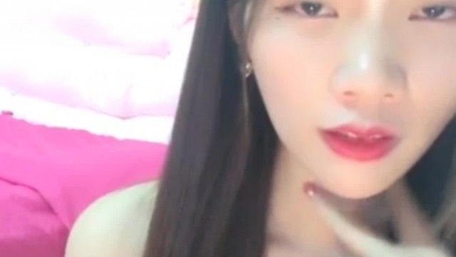 ホットな女の子のライブブロードキャストホストが電話可能です〜彼女の指使いを見てください、それはあなたを難しくするでしょう！