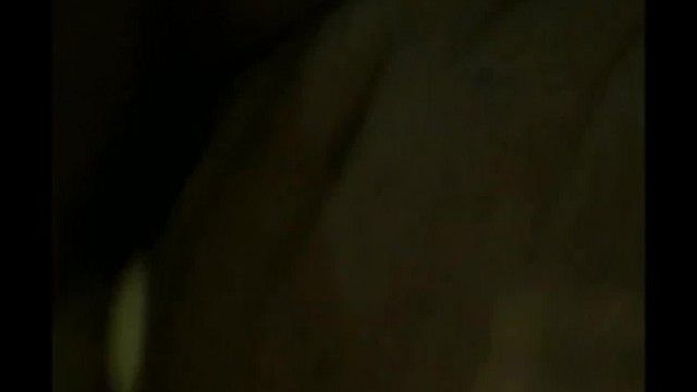 シャワーを浴びている途中、急に落ち着かなくなったので、彼女に口で火を鎮めるのを手伝ってもらいました〜