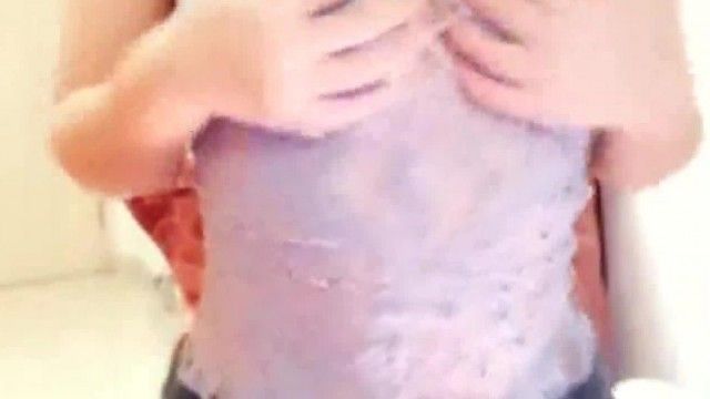 [Chinese anchor leaked] The girl was short of money and had to drive a direct dialer, show off her pussy, and dig her pussy. There was a lot of it.
