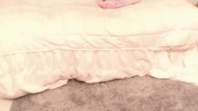 高颜质美女直播对干爹有求必应：「快来操我的小香逼」