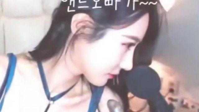 因为太正点让社团在求档！女直播主扭动脱衣精彩无尺度