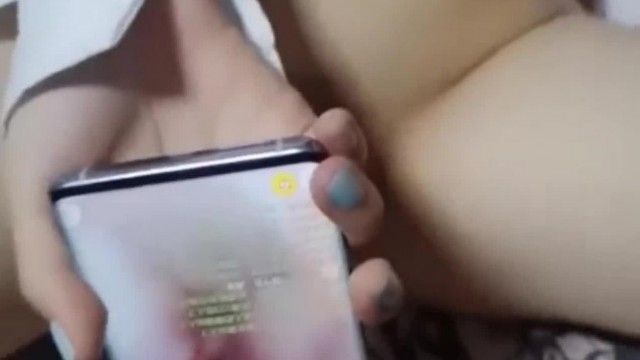 漂亮学妹刚入学，就要到学长床上好好服侍～