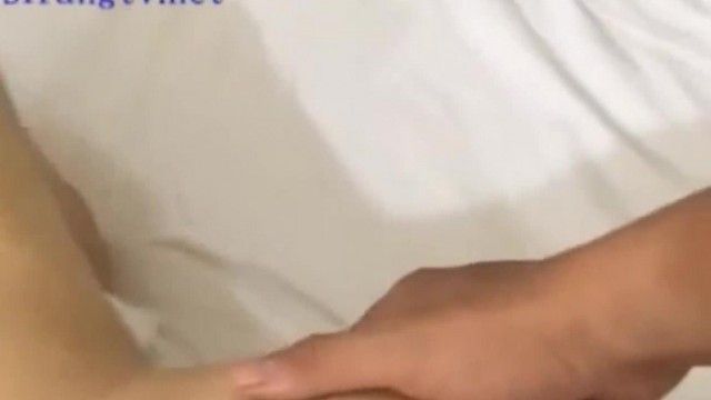 私の妻は小さな雌犬に変身して完全に顔を見せました〜彼女は卑劣な会話中にパパを呼び続けました