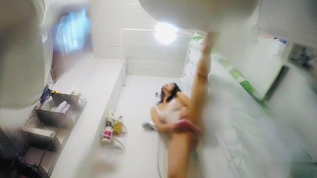[歐美] 在外用餐看到順眼的帥哥就勾引回家 邊被操還要跳蛋輔助真會玩