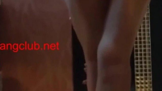 神似景甜的小嫩模为求上位，主动帮经纪人「特别服务」～
