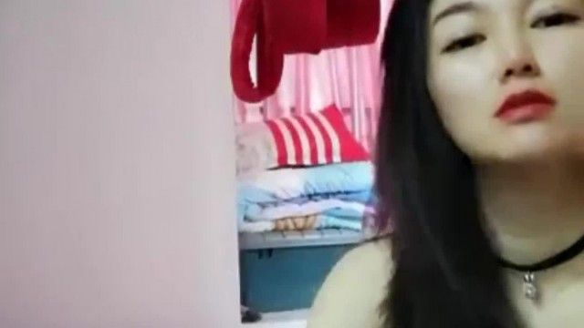 会所出来自己开的专业小姐姐家中服务客人全都录，招式繁多堪比空中瑜珈～