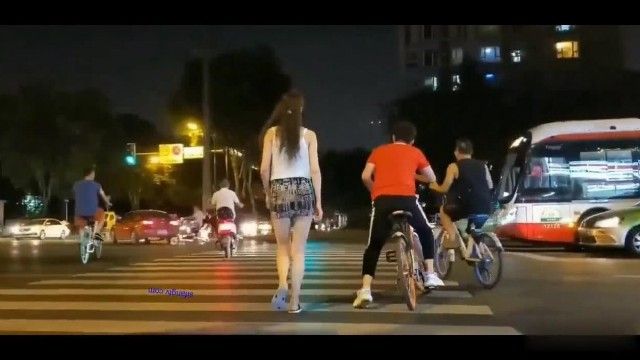 175长腿成都人妻「叫我嫂子」公园大胆露出～一夜七次潮吹！