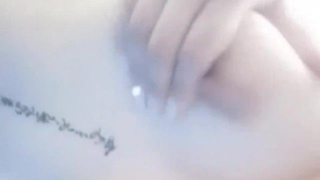 自然を愛する北京で最もふしだらな雌犬は山や森に行ってワイルドに遊びます、そして彼女は通り過ぎる人々に見られることを恐れていません~