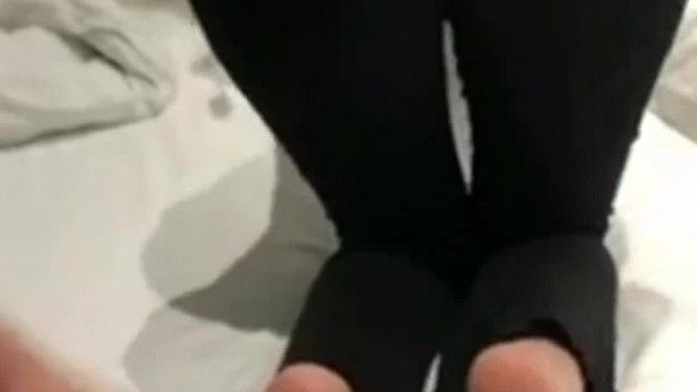 私のお気に入りは、後ろから彼女の大きなマンコをファックすることです~皆さんはまだこの小さな雌犬が好きですか?