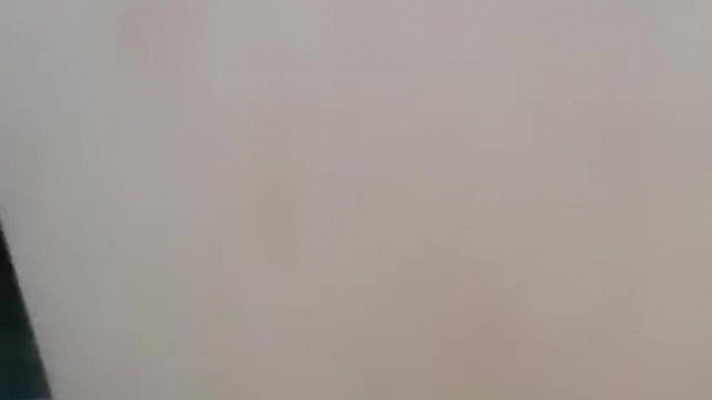 《户外找野鸡》找了皮肤白皙站街妹到公厕啪啪超刺激，人来了也不怕