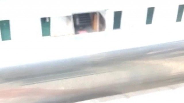 バルコニー全体が私のセックスルームです～若いカップルは休暇中に家に帰らなかったので、学校全体が見ている前で寮のバルコニーでセックスしました～