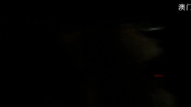 漂亮女同事在公司聚餐喝醉了，趁着酒意半推半就被上了~